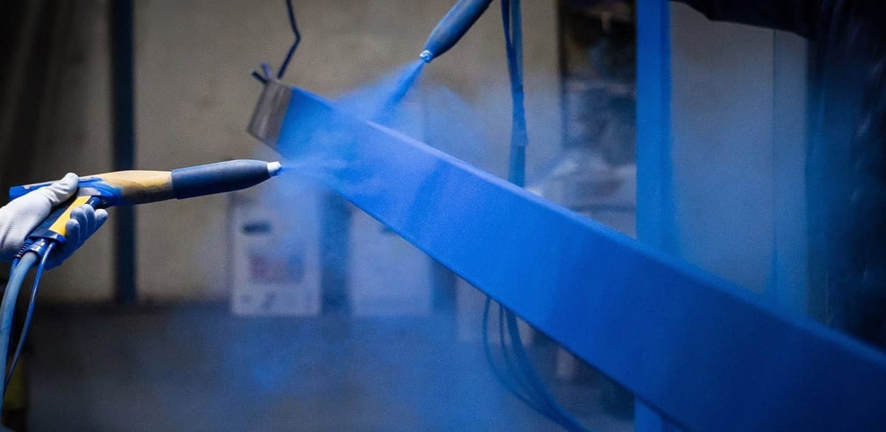 Elektrostatik boya ile metal yüzey boyama işlemi