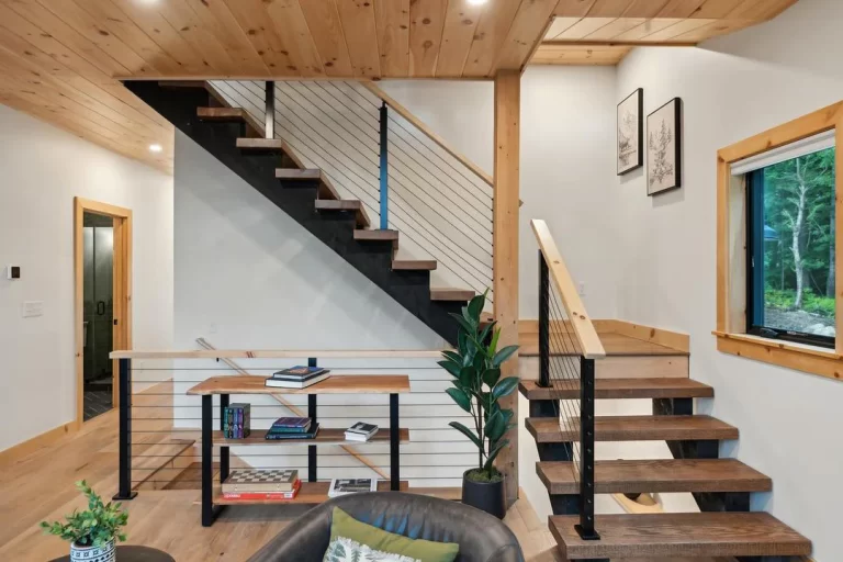 Villa iç mekanında kullanılan ferforje merdiven korkuluğu